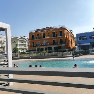 https://villa-tadini.emilia-romagnahotels.net