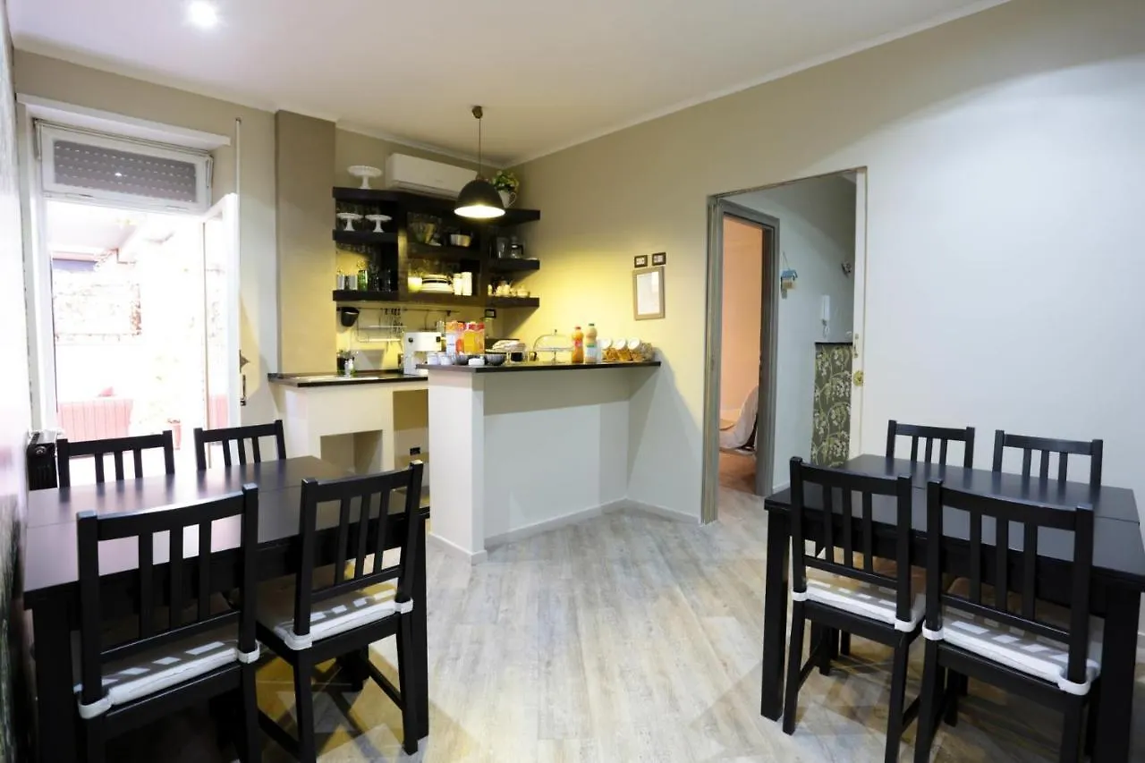 Bed and Breakfast Domus Pio XI Roma 0*,  Italia